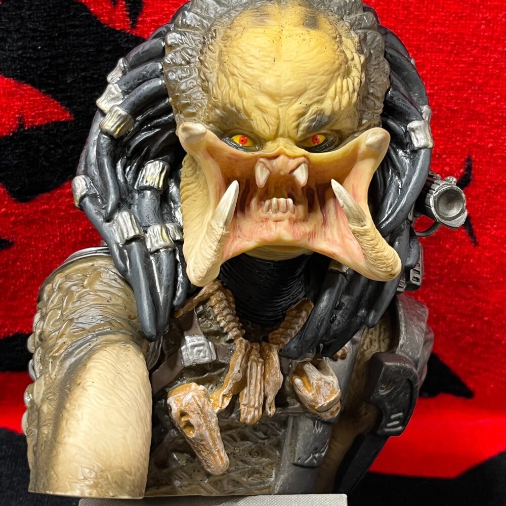 Predator Bust Bank. Diamond Select. Excellent Condition - Picture 2 of 7